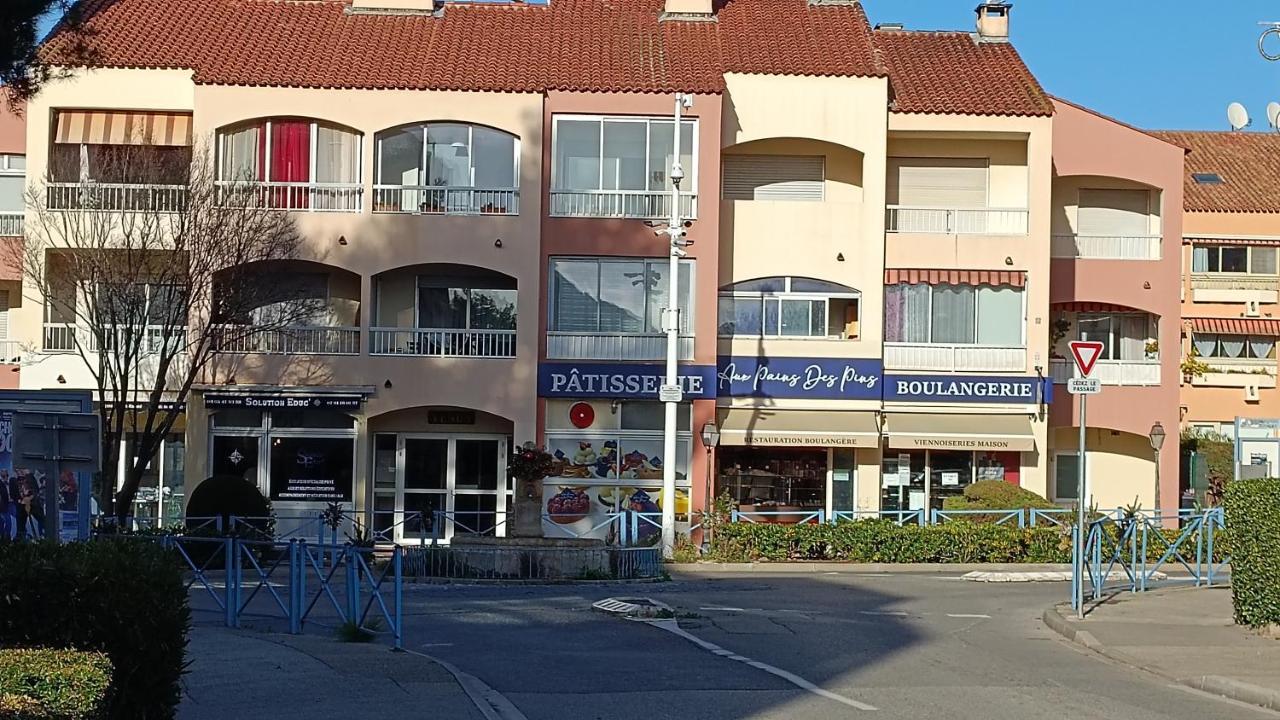 - Bord De Apartment